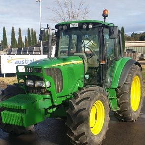 John Deere 6320 Cab Tractor