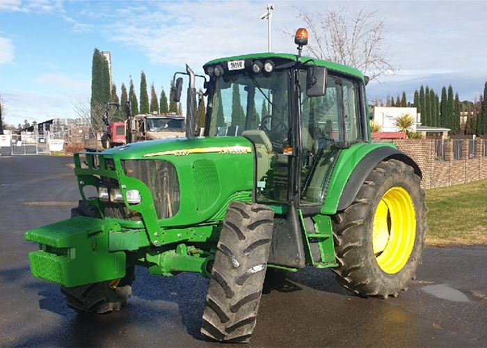 John Deere 6320 Cab Tractor