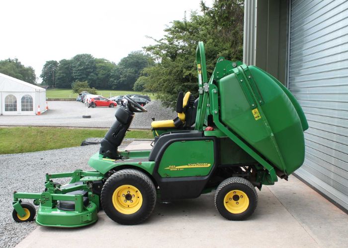 John Deere 1565 4WD Mower with John Deere 72RD Deck