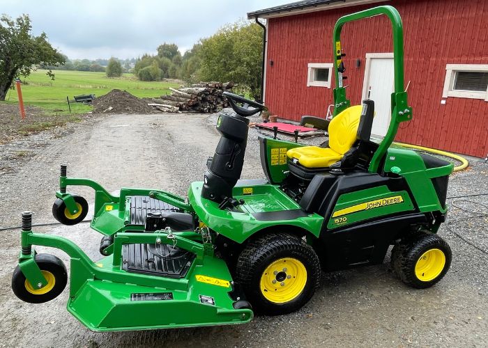 John Deere 1570 Terrain Cut Ride on Mower
