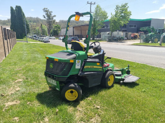 John Deere 1445 Out Front with Rear Discharge